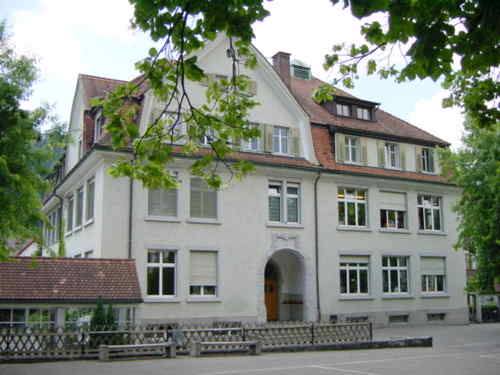 Schulhaus Dorf